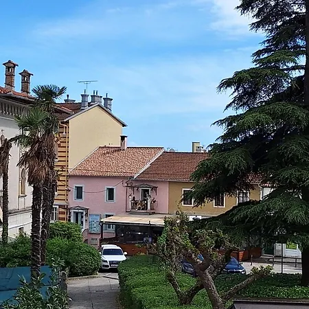 Knezgrad Apartment Lovran